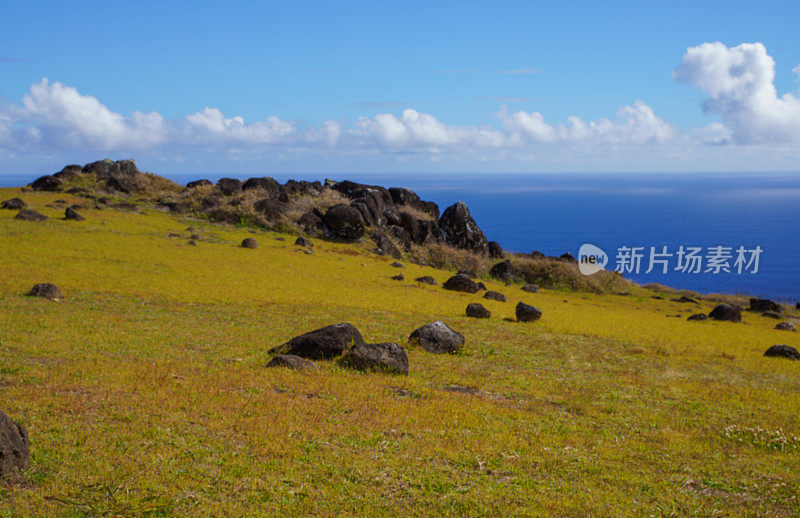 从智利复活节岛上的Orongo村看到的Motu Nui岛和较小的Motu Iti岛以及Motu Kao Kao海柱